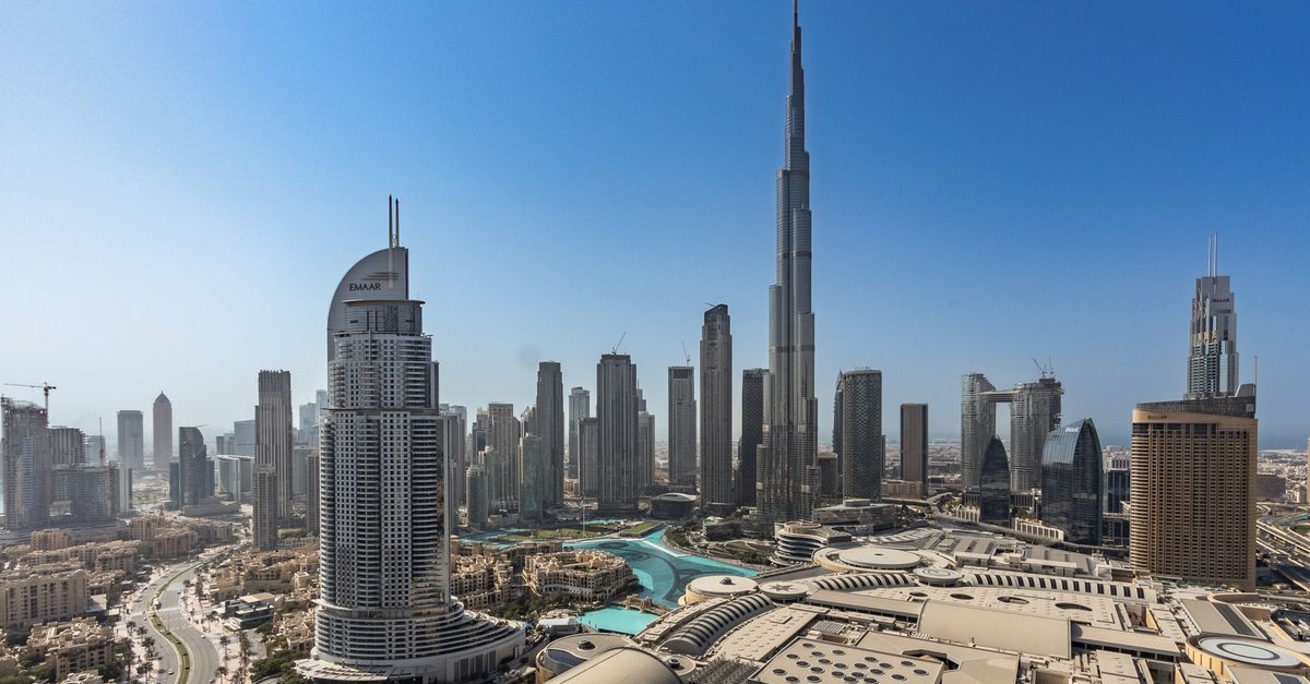 Golden Visa vs Investor Visa vs Remote Work Visa: Which One Fits You? 1 Downtown Dubai skyline with the Burj Khalifa on a clear day